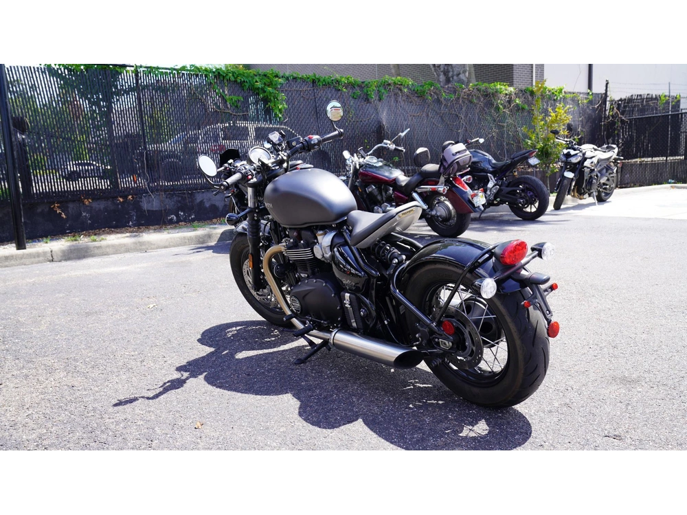 2022 Triumph Bonneville Bobber alt