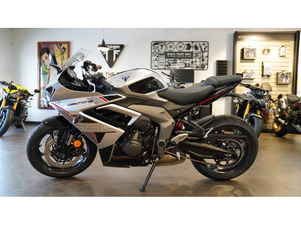 2026 Triumph Daytona 660 alt