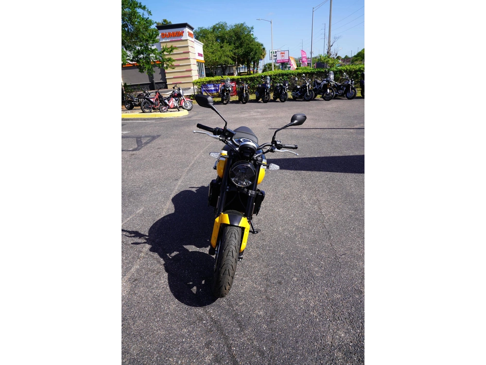 2025 Triumph Trident 660 alt