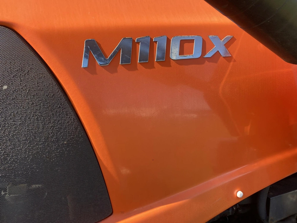 Kubota M110 2010
