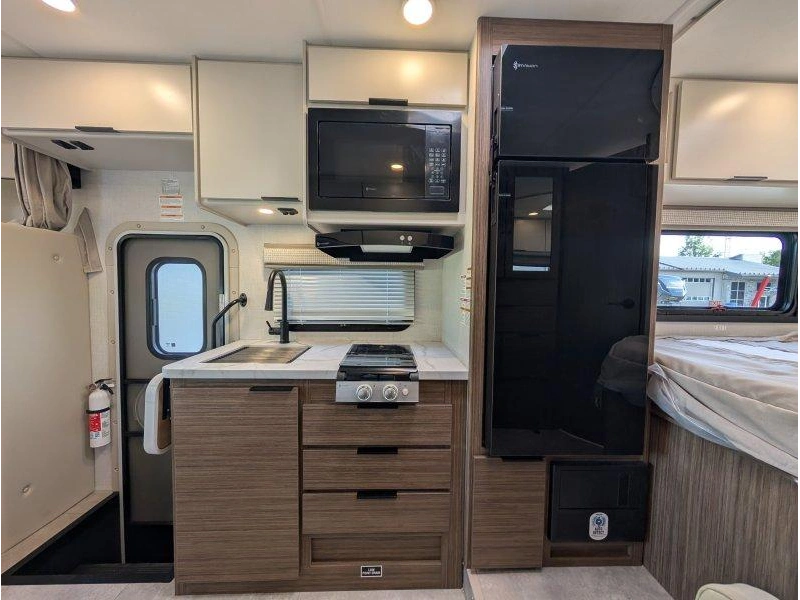 Thor Motor Coach Echelon Lc21 2027 alt