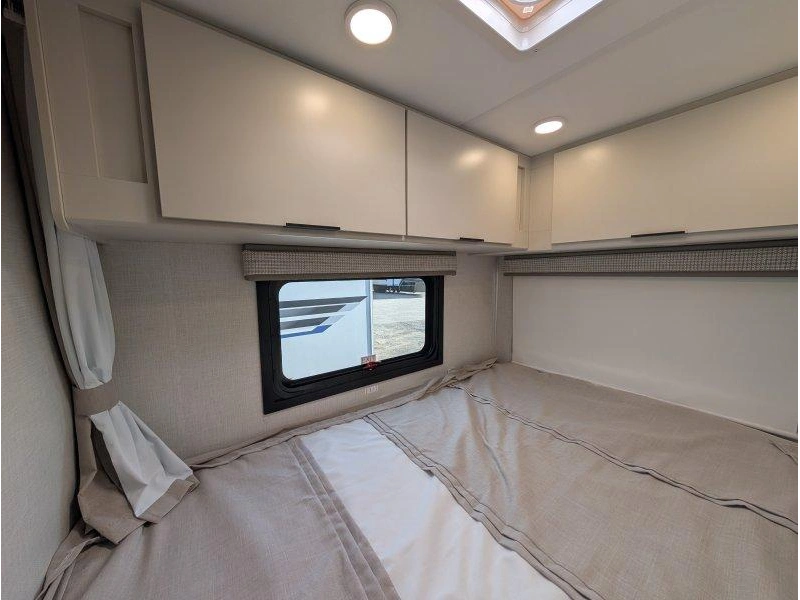 Thor Motor Coach Echelon Lc21 2027 alt
