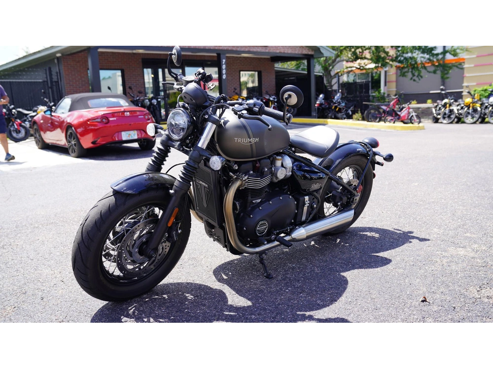 2022 Triumph Bonneville Bobber alt