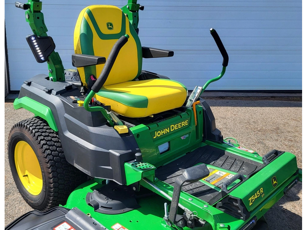 2024 John Deere Z545r alt