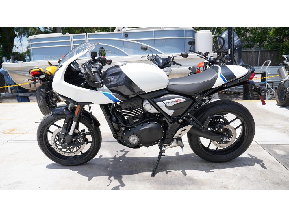2026 Triumph Thruxton 400 alt