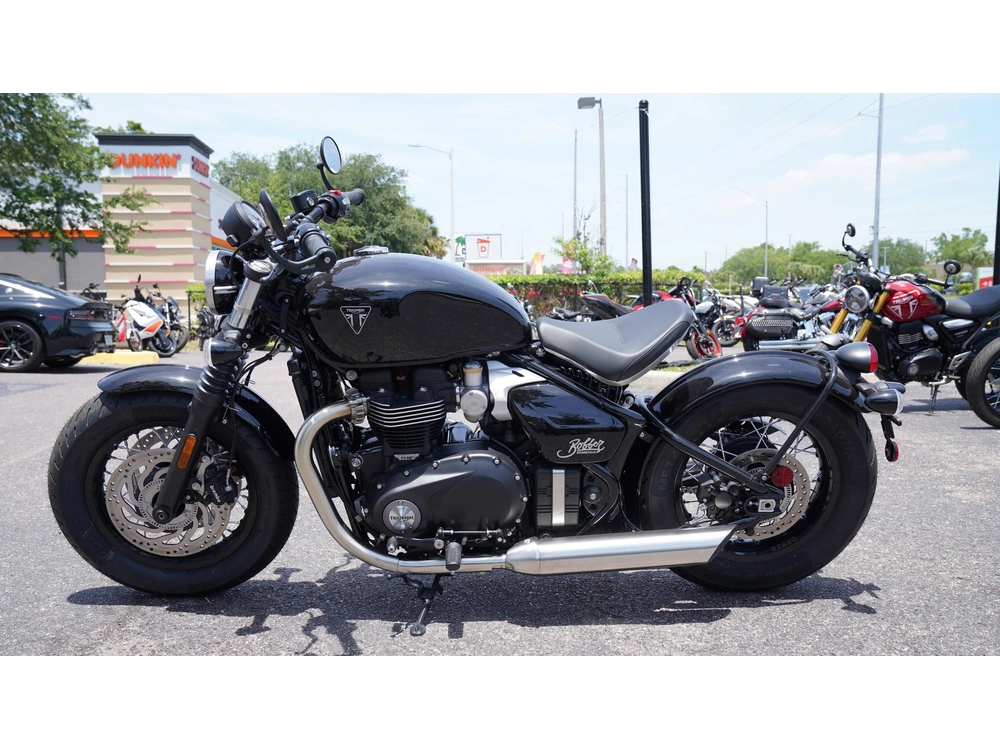 2026 Triumph Bonneville Bobber alt