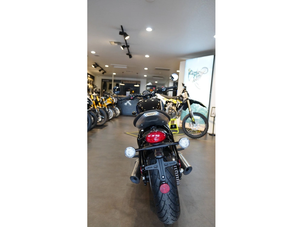 2026 Triumph Bonneville Bobber alt