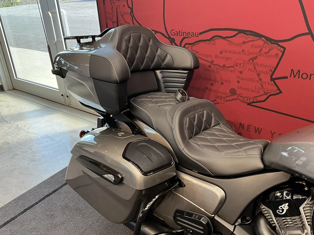 2026 Indian Motorcycle Pursuit Dark Horse + 112 & Powerband Audio Package alt