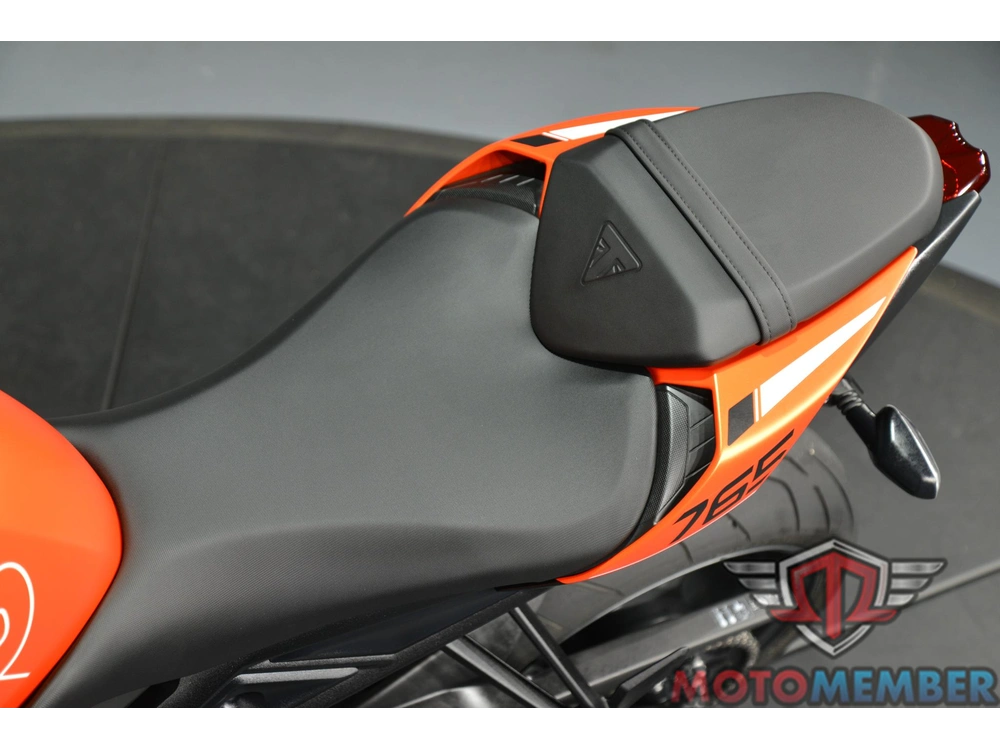 2025 Triumph Street Triple 765 R alt