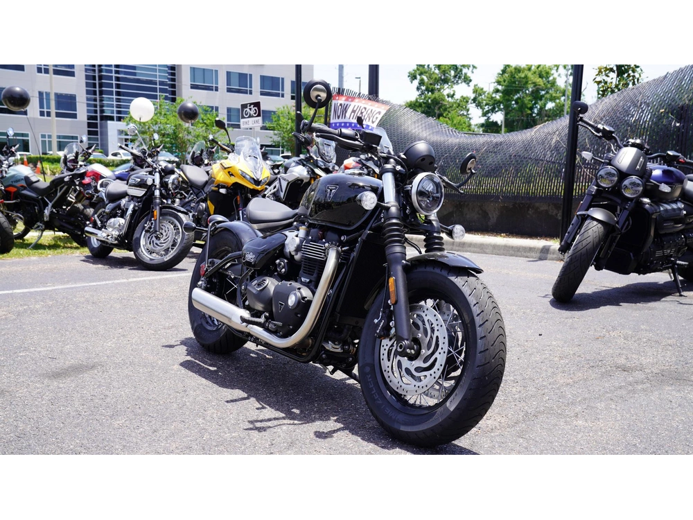 2026 Triumph Bonneville Bobber alt