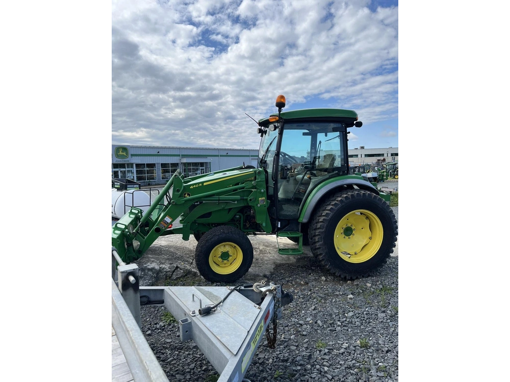 2022 John Deere 4066r alt