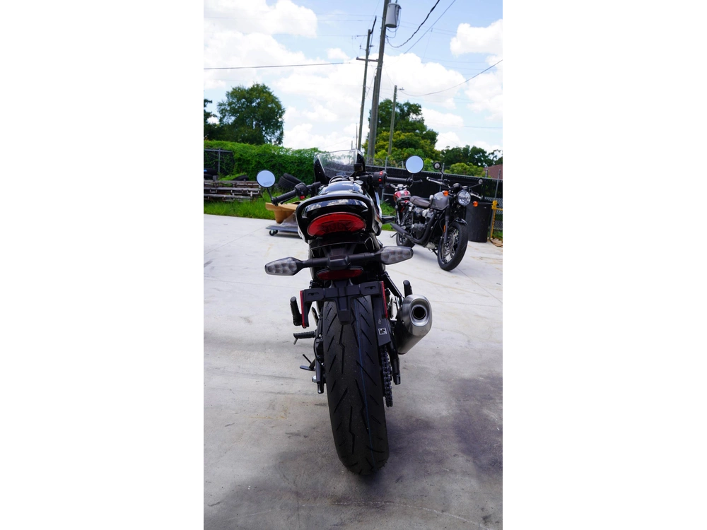 2026 Triumph Thruxton 400 alt