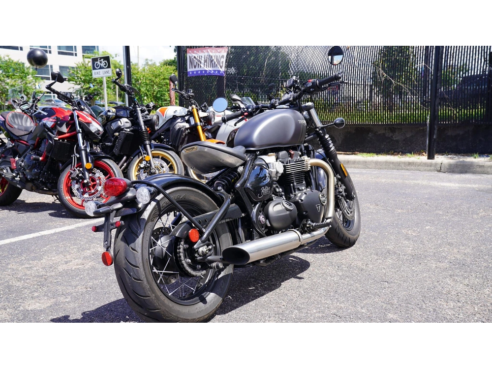 2022 Triumph Bonneville Bobber alt