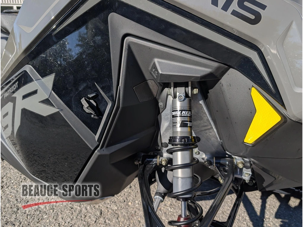 2025 Polaris Patriot 9r Pro Rmk 155 Motoneige Montagne Poudreuse Hors-piste Backcountry Neige Profonde Boondocking Grimpe Arbres Haute Performance 2 Temps Légère Summit Mountain Cat Khaos alt