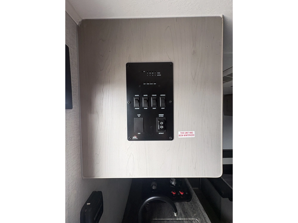 2023 Viking 17fq alt