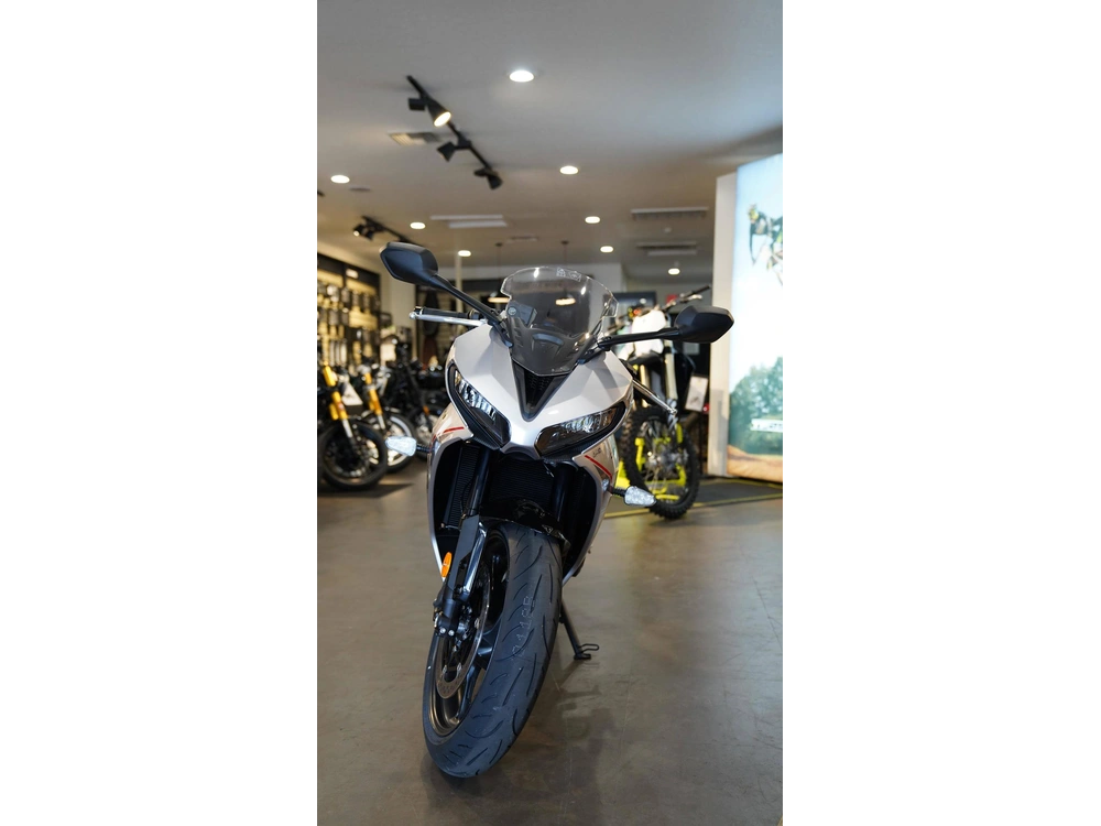 2026 Triumph Daytona 660 alt