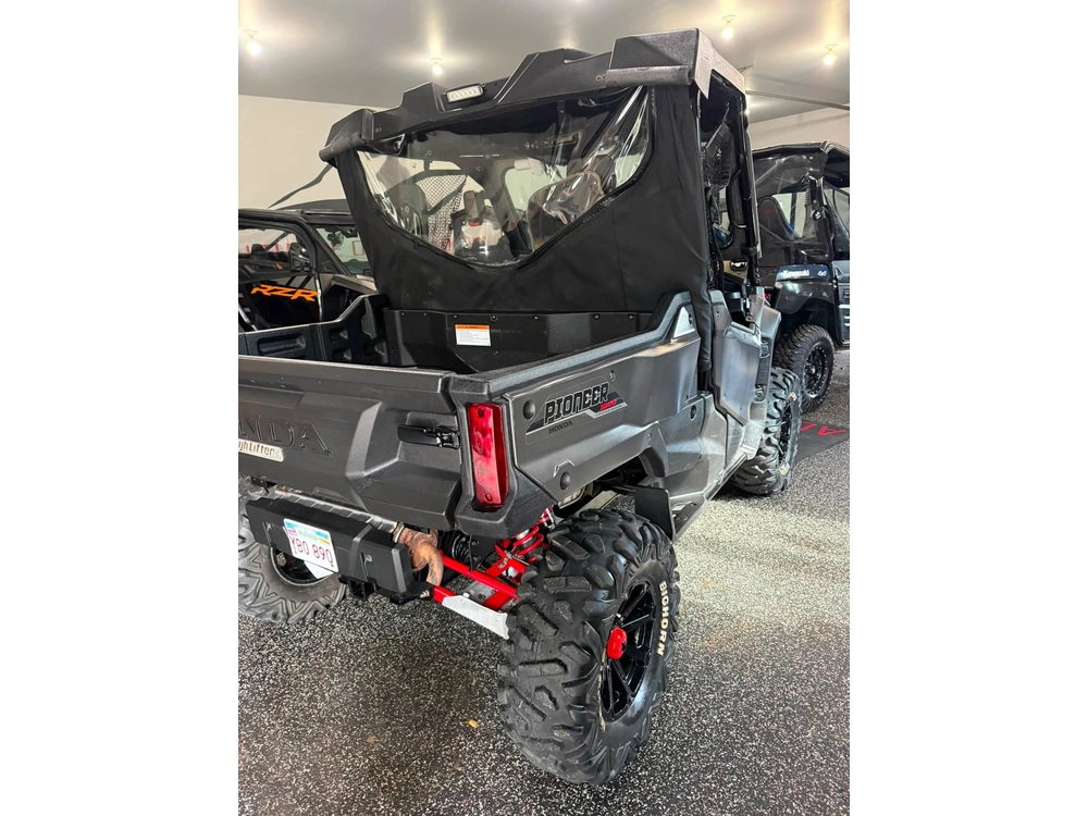 Honda Pioneer 1000-3 2017 alt