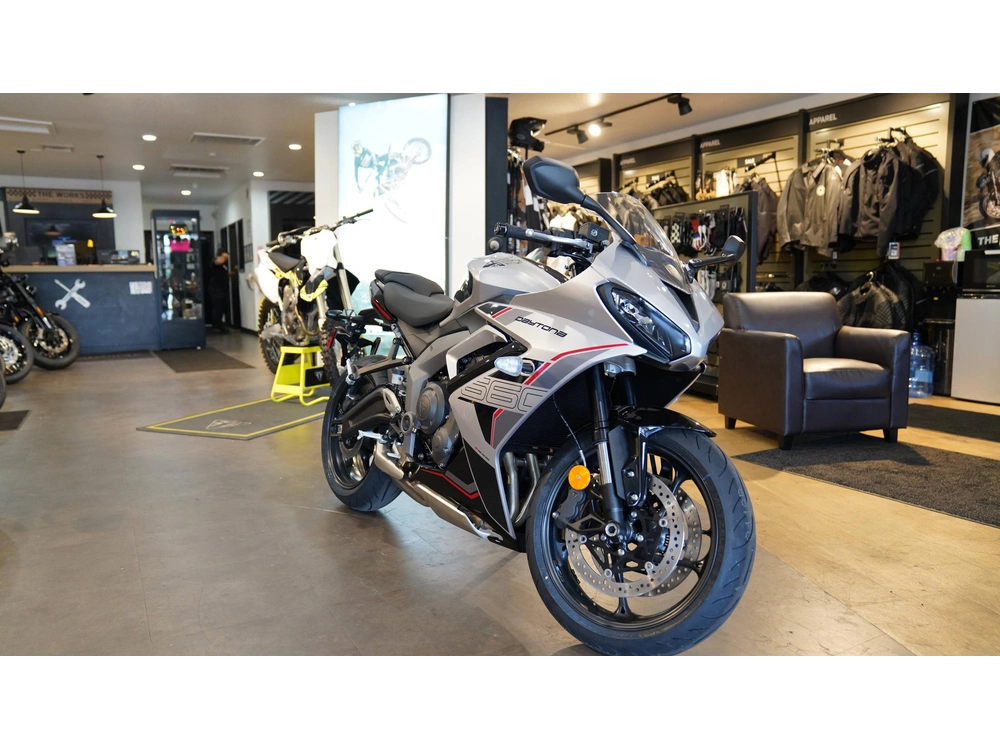 2026 Triumph Daytona 660 alt