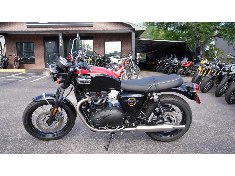 2026 Triumph Bonneville T100 alt