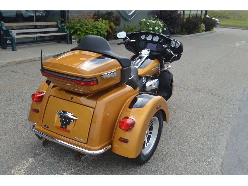 Harley-davidson Flhtcutg Tri Glide Ultra 2023 alt
