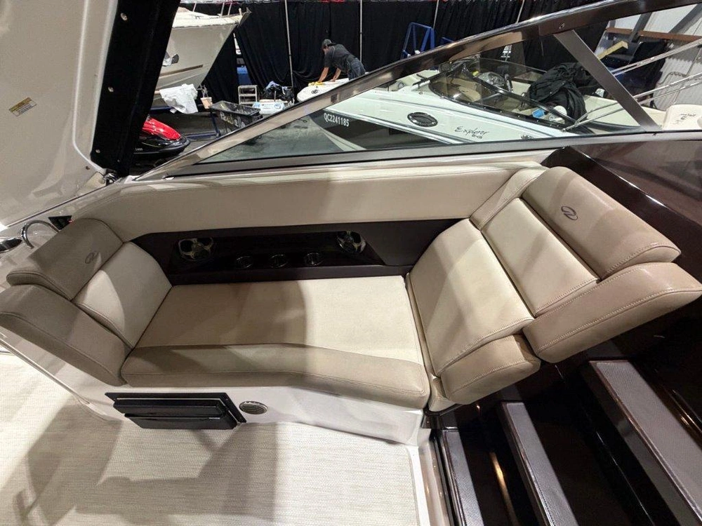 Regal 28 Express 2013 alt