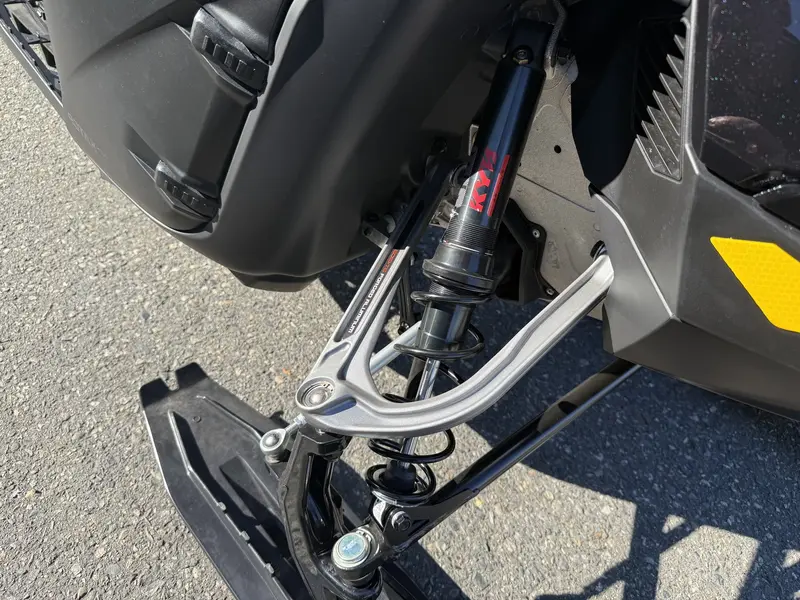 2026 Ski-Doo SUMMIT X 154 850 E-TEC TURBO R POWDERMAX ULTRA-LIGHT FLEXEDGE 3.0' SHOT W/ 10.25' TOUCHSCREEN