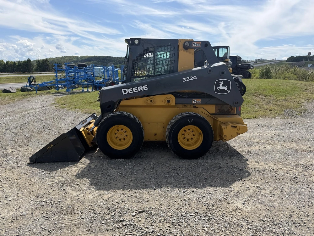 John Deere 332g 2021 alt