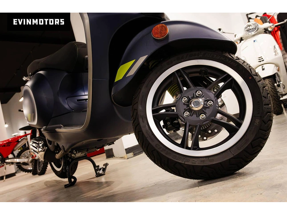 2025 Vespa Primavera 150