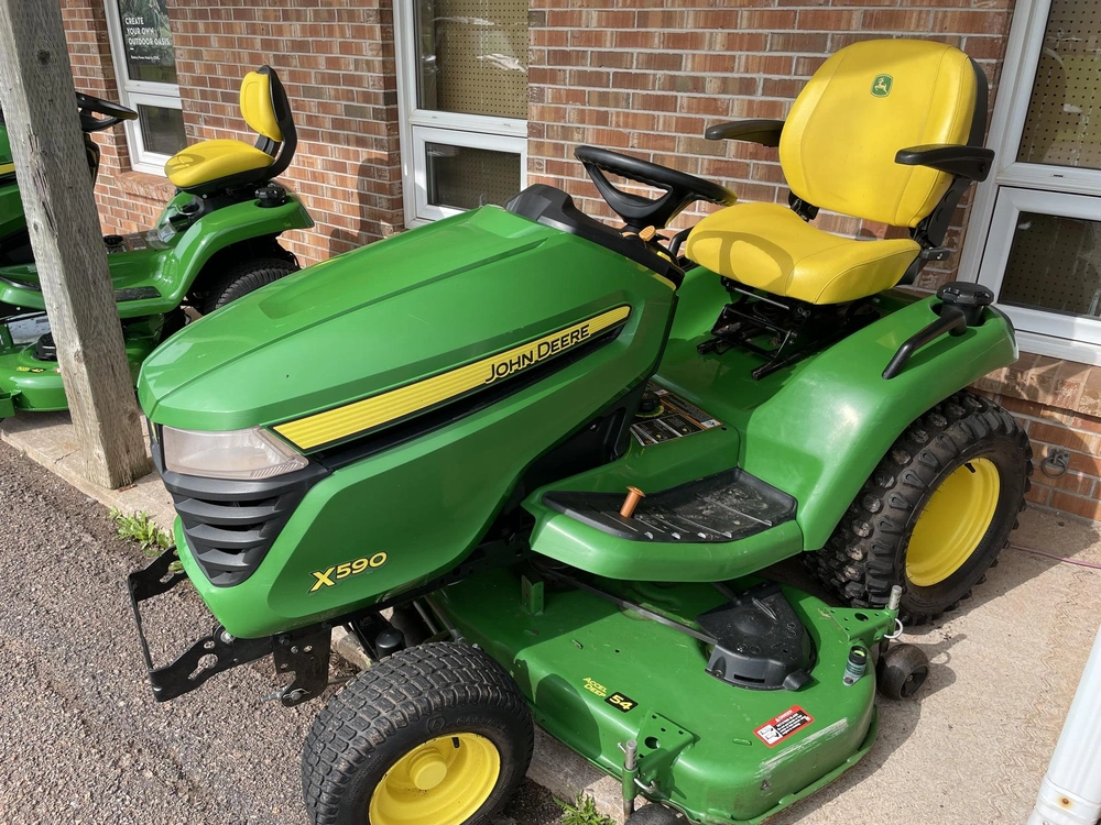 2024 John Deere X590 alt