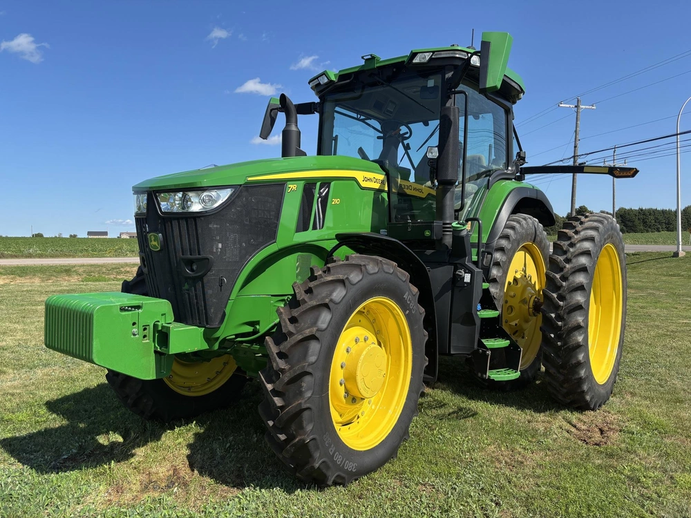 2023 John Deere 7r 210 alt
