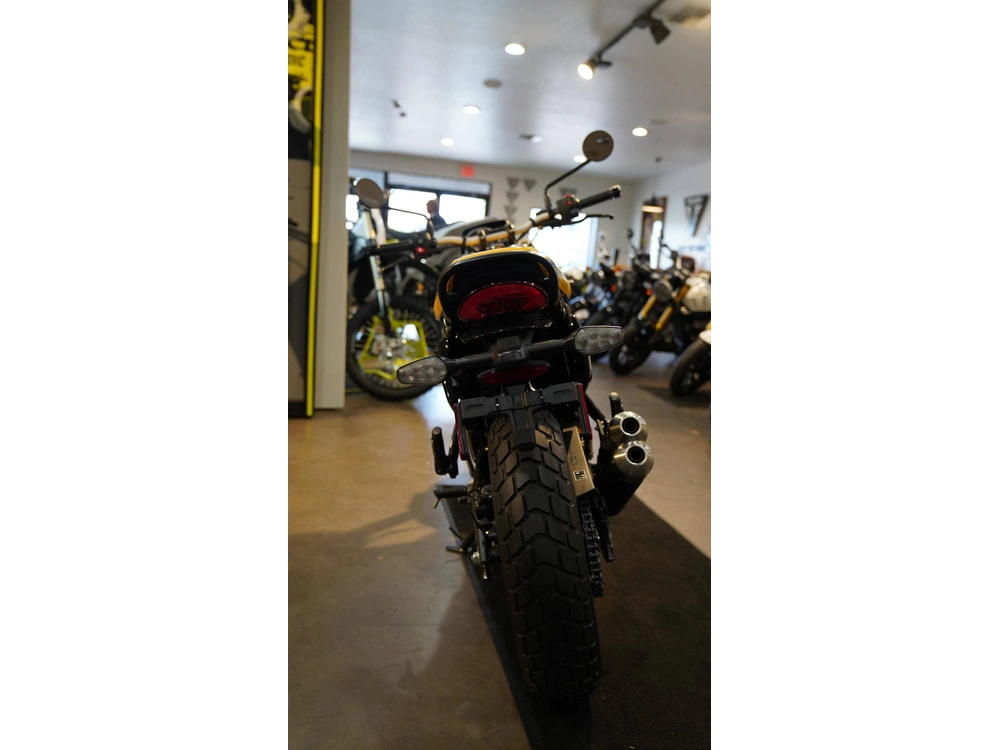 2027 Triumph Street Tracker 400 alt