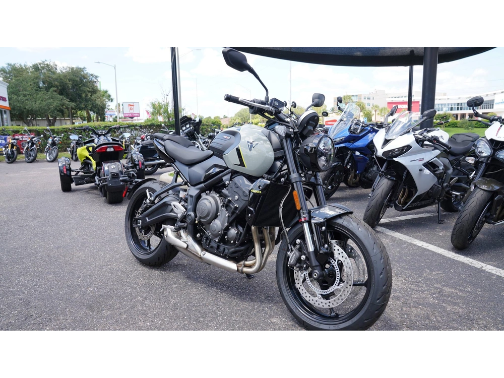 2026 Triumph Trident 660 alt