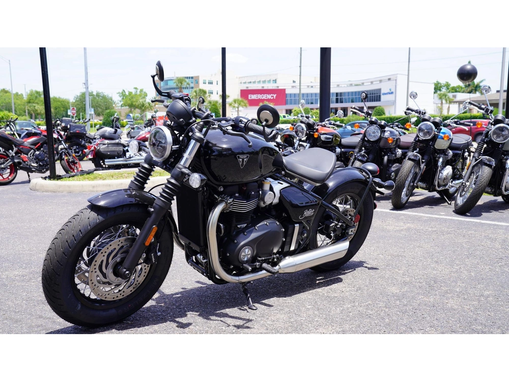 2026 Triumph Bonneville Bobber alt
