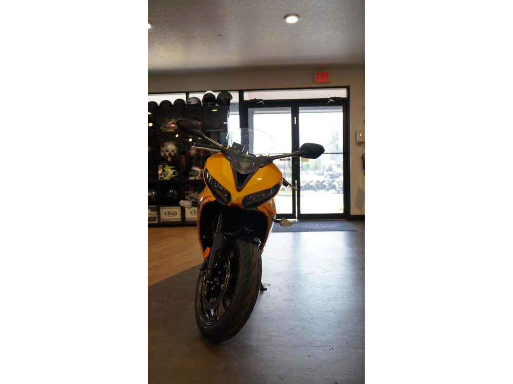 2026 Triumph Daytona 660 alt