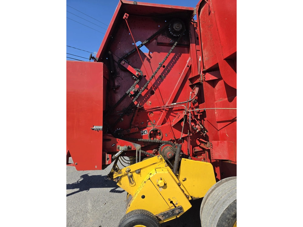New Holland 648 None