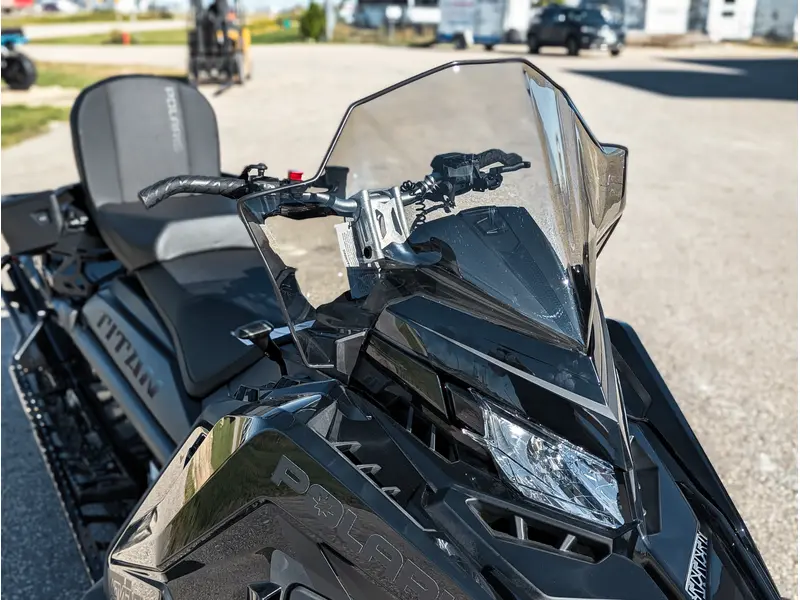 2027 Polaris ProStar S4 Titan Adventure 155 1.5 // Gloss Black