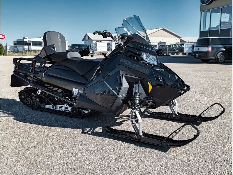 2027 Polaris ProStar S4 Titan Adventure 155 1.5 // Gloss Black