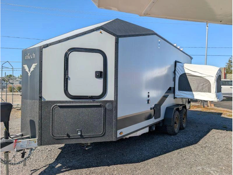 Intech Black Wing 724x 2026 alt