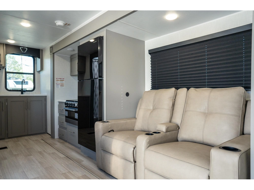 2027 Hideout 234mls alt