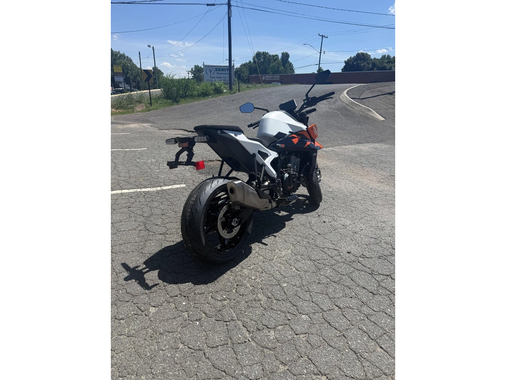 2027 Ktm 990 Duke