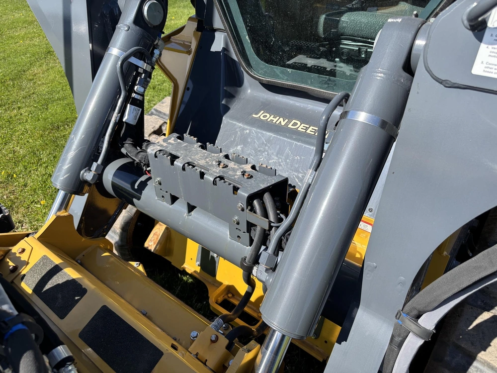 John Deere 333g 2024