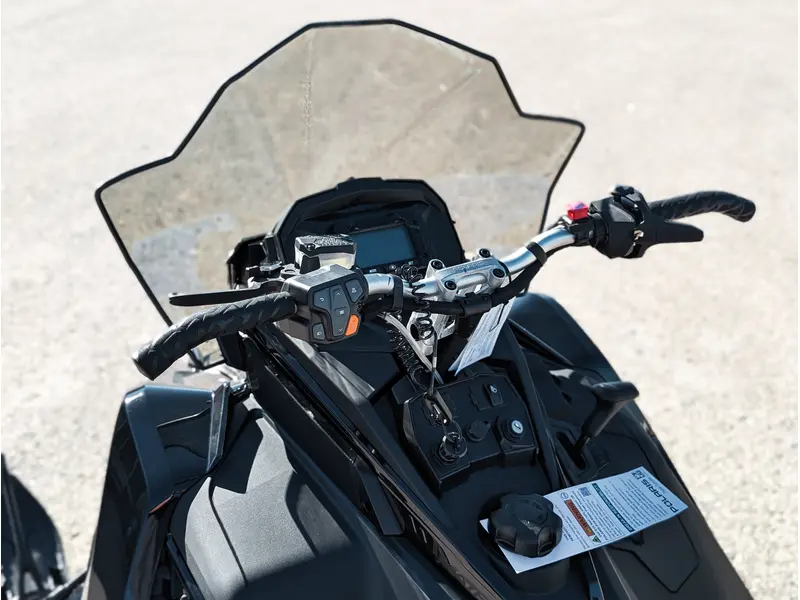 2027 Polaris ProStar S4 Titan Adventure 155 1.5 // Gloss Black