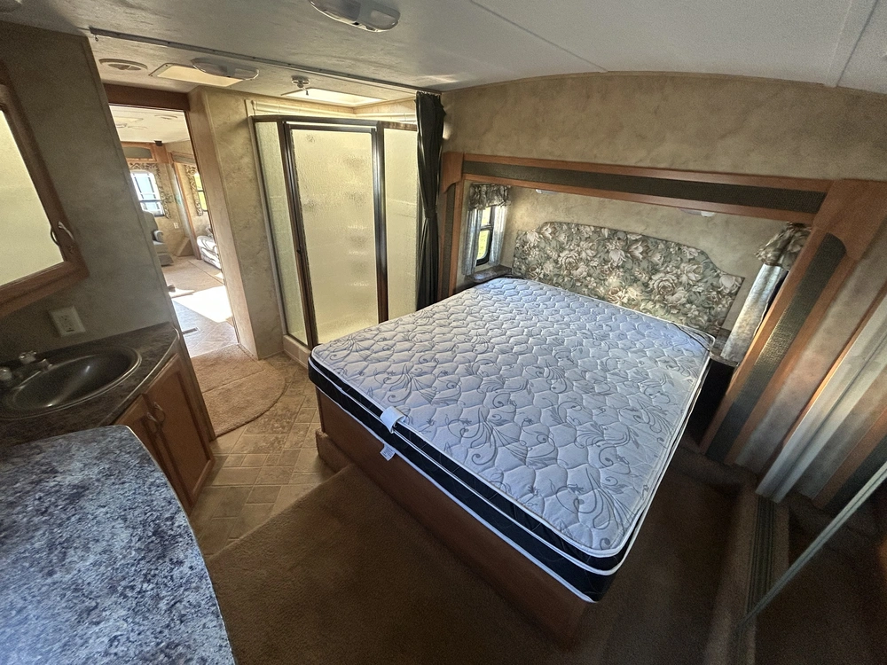 2008 Cougar 311rls alt