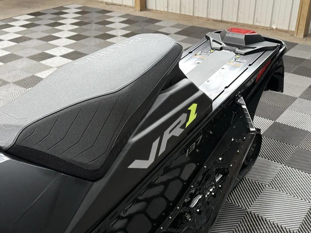 2027 Polaris Boost Indy Vr1 Dynmx137 alt