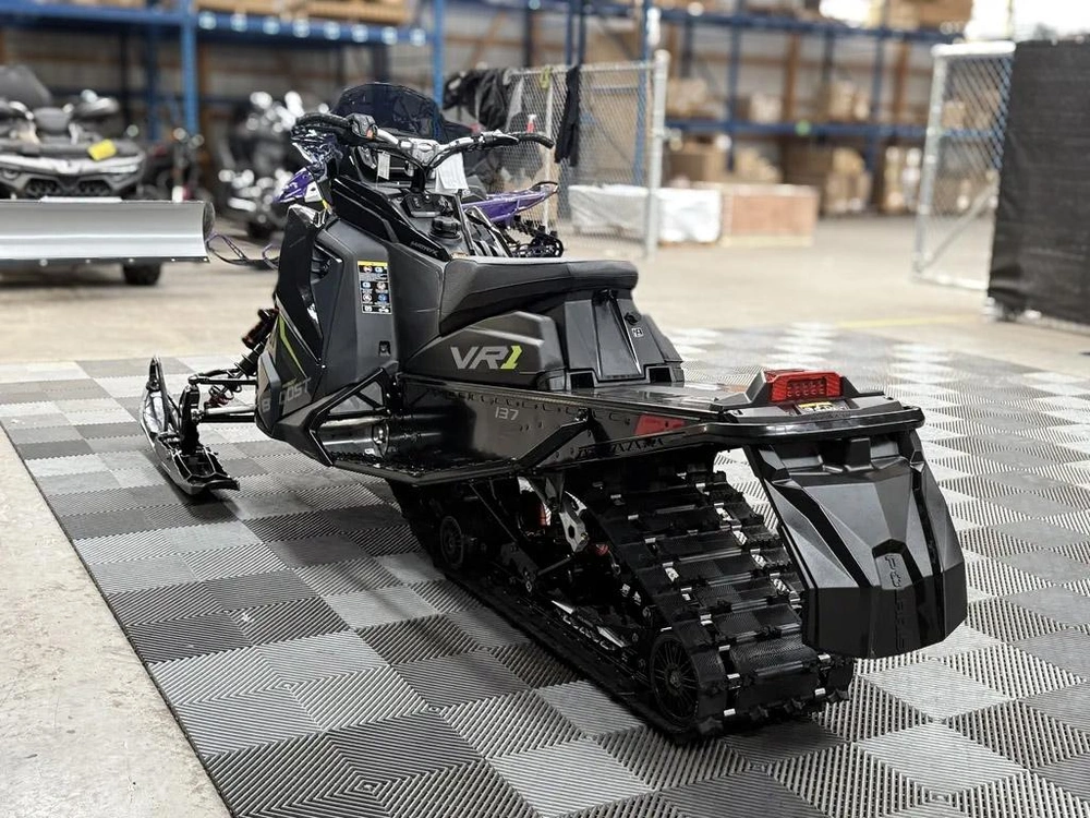 2027 Polaris Boost Indy Vr1 Dynmx137 alt
