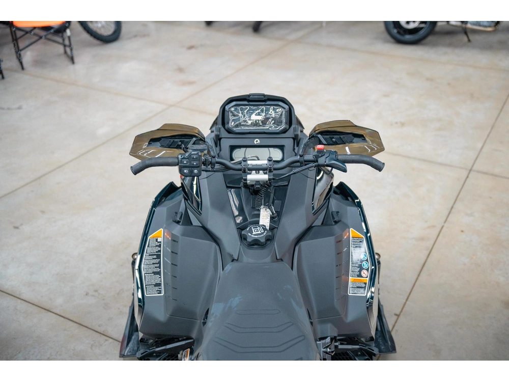 2023 Ski-doo Renegade X-rs 850