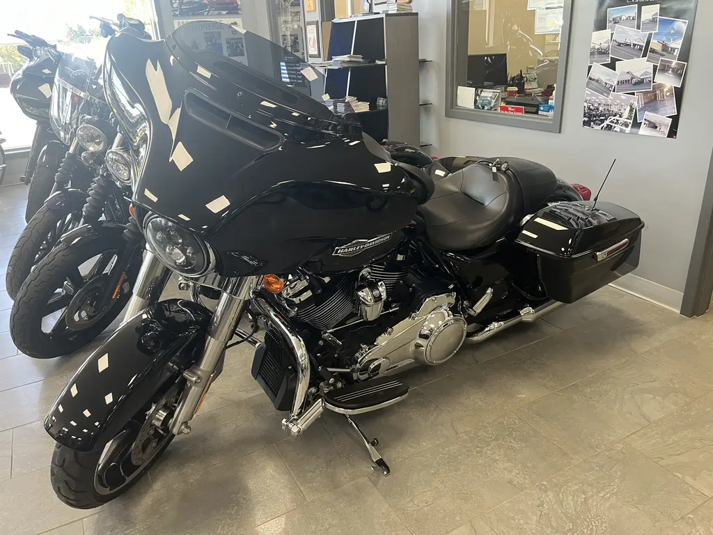 Harley-Davidson FLHX 2021