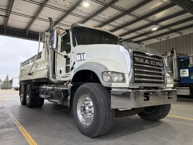 2016 Mack GU713 - GRAVEL BOX