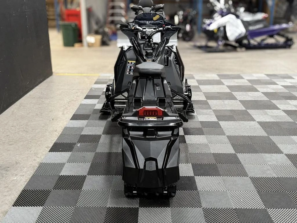 2027 Polaris Boost Indy Vr1 Dynmx137 alt