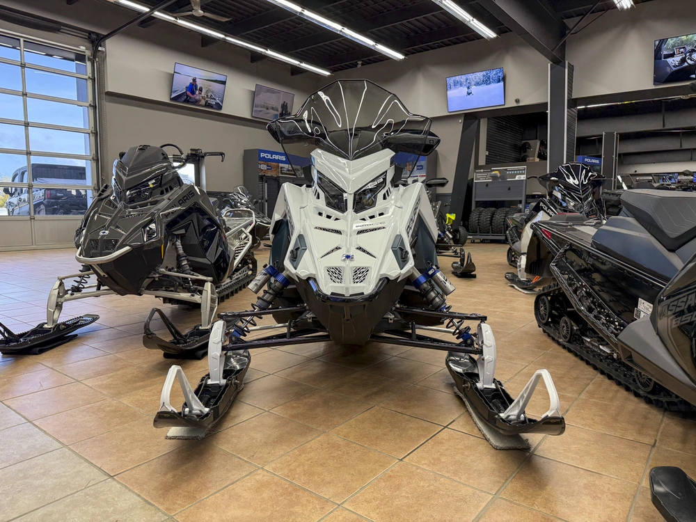 2026 Polaris 850 Switchback Assault 146 - Race Ifs Premium Matte Casecade Green / White alt